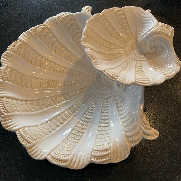 Lenox Butler’s pantry two-tier shell dish